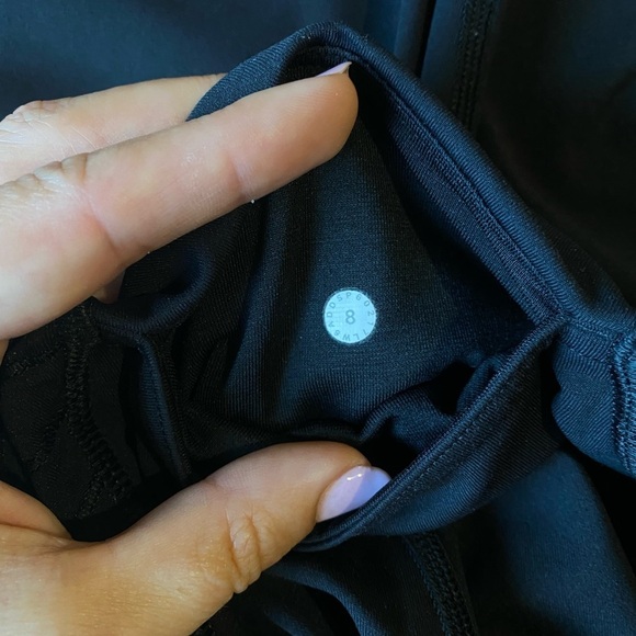 LULULEMON Black Cropped Side Mesh Leggings, Size 8 - Picture 4 of 10